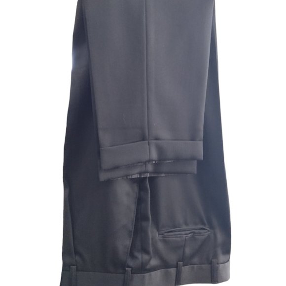 Men's Suit- Alexandre London. 44 Regular. - Picture 3 of 4